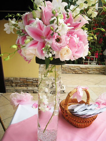 14 orquidea dendrobium acapulcos y rosas en base de vidrio