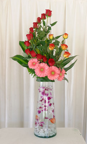 60 dendrobium ,gerberas y rosas