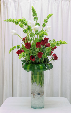 71 rosas tulipanes en cilidro de vidrio
