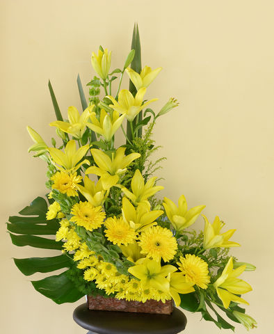 37 lilies gerberas y follajes